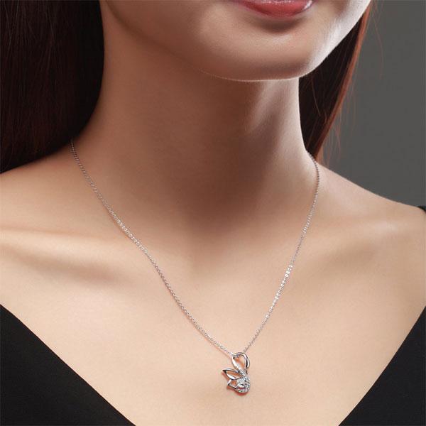 Elegant Swan Silver Pendant Set