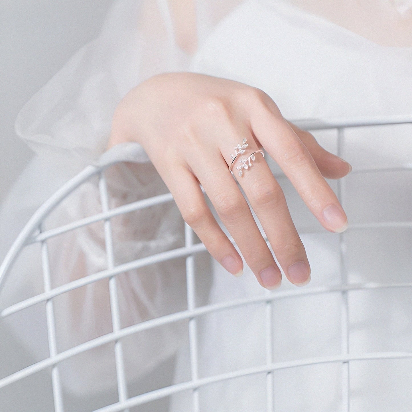 Lustrous Leaf Opening Silver Ring