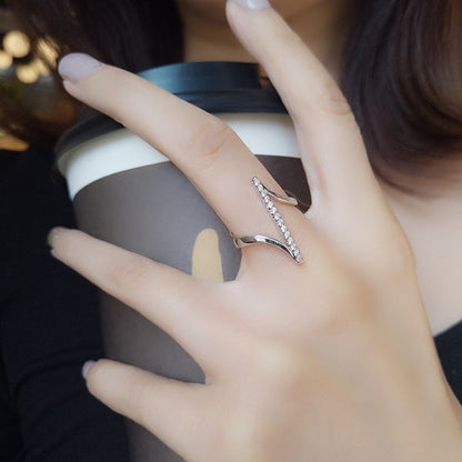 Simple Temperament Zircon Diamond Silver Ring