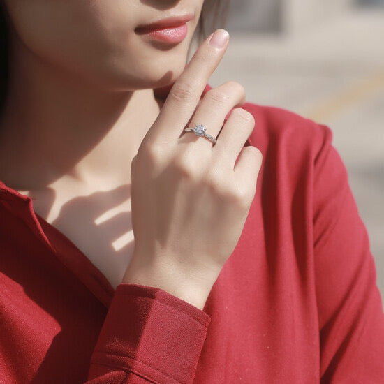 Attractive Crystal Diamond Silver Ring