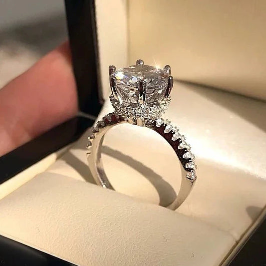 Luxury Prettiest Amore Solitaire Silver Ring
