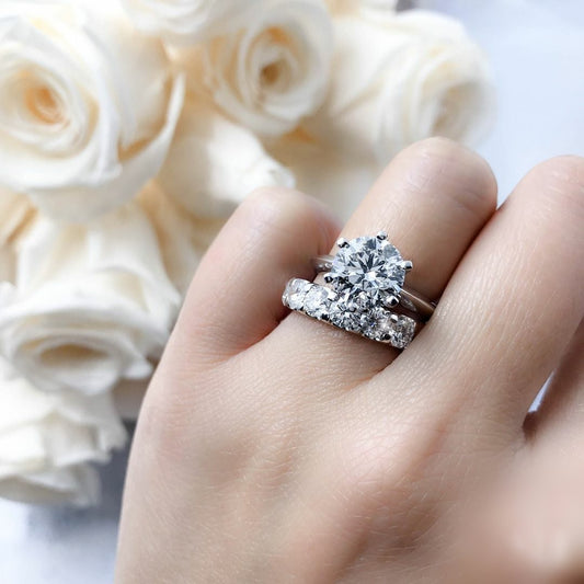 A glittery Diamond Dream silver Ring Set