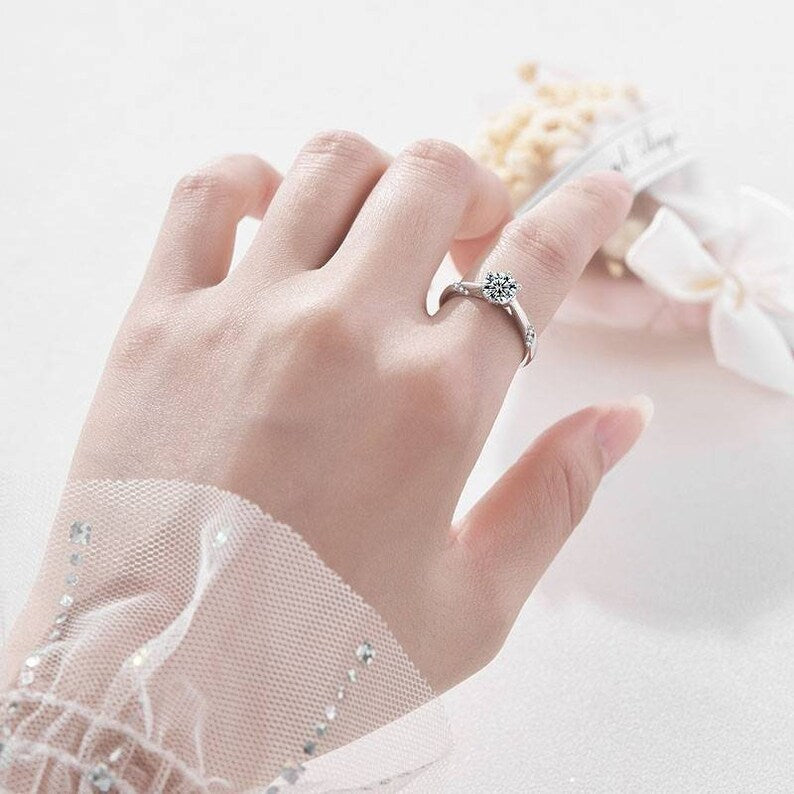 Luxury six-claw ladies Moissan Diamond ring